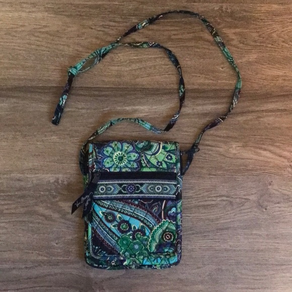 Vera Bradley Handbags - Vera Bradley Cross Body Bag